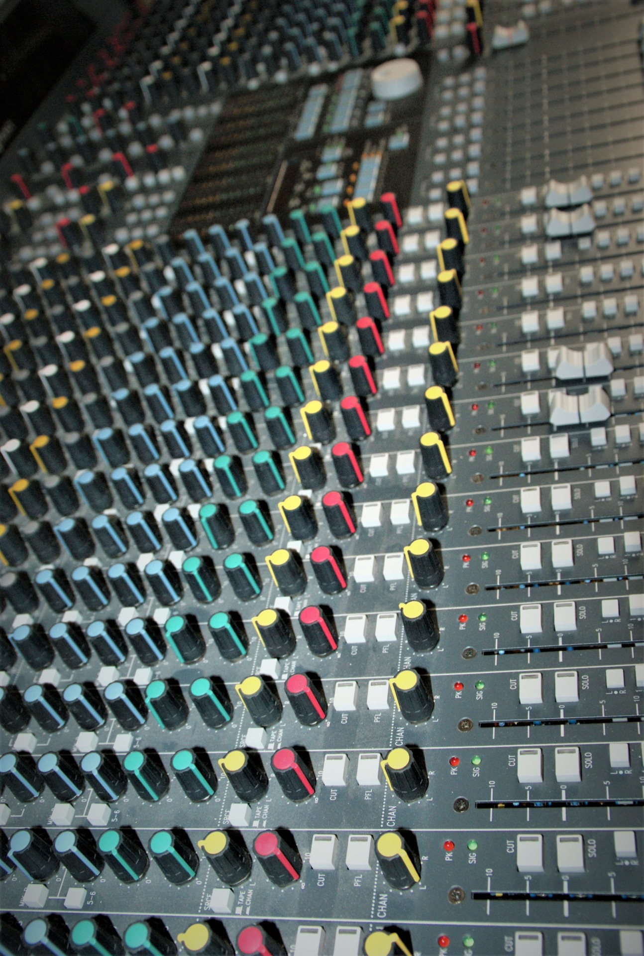 Mischpulte :: musikhertig.ch